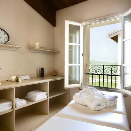 Ξενοδοχείο Borgo Conde 4*